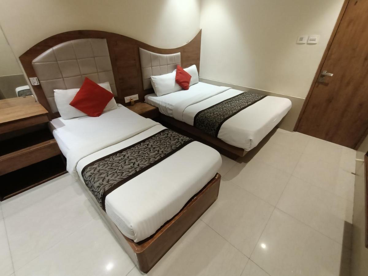Fabhotel Regal Inn Bombaim Exterior foto