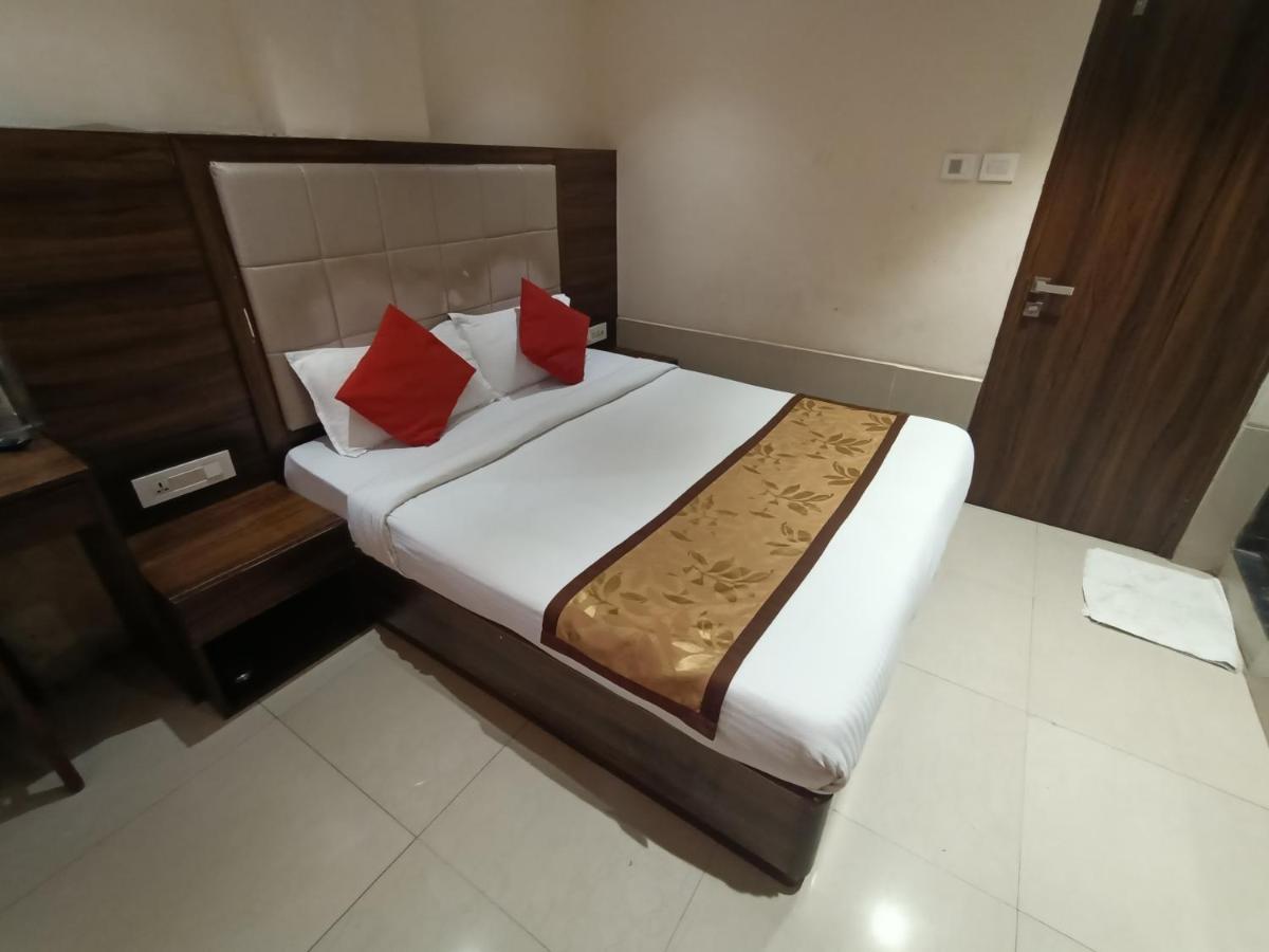 Fabhotel Regal Inn Bombaim Exterior foto