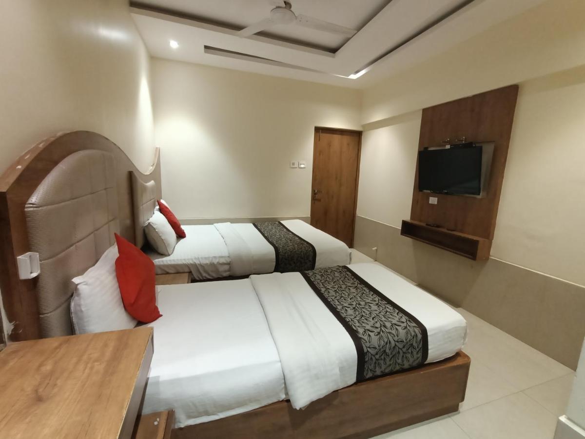 Fabhotel Regal Inn Bombaim Exterior foto