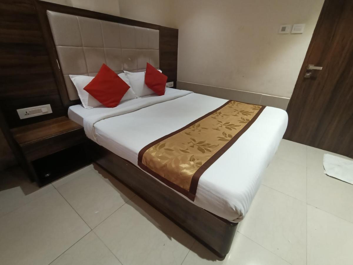 Fabhotel Regal Inn Bombaim Exterior foto