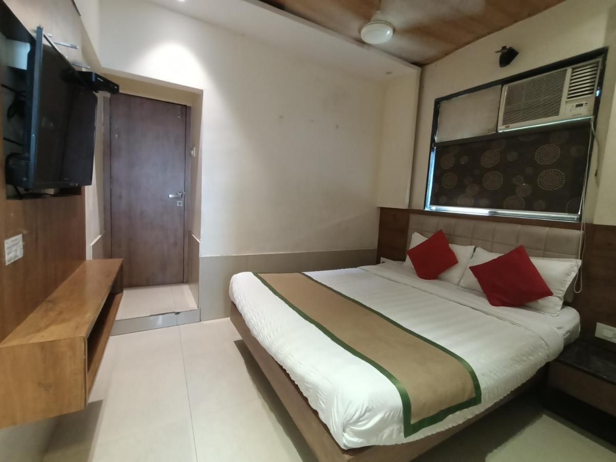 Fabhotel Regal Inn Bombaim Exterior foto