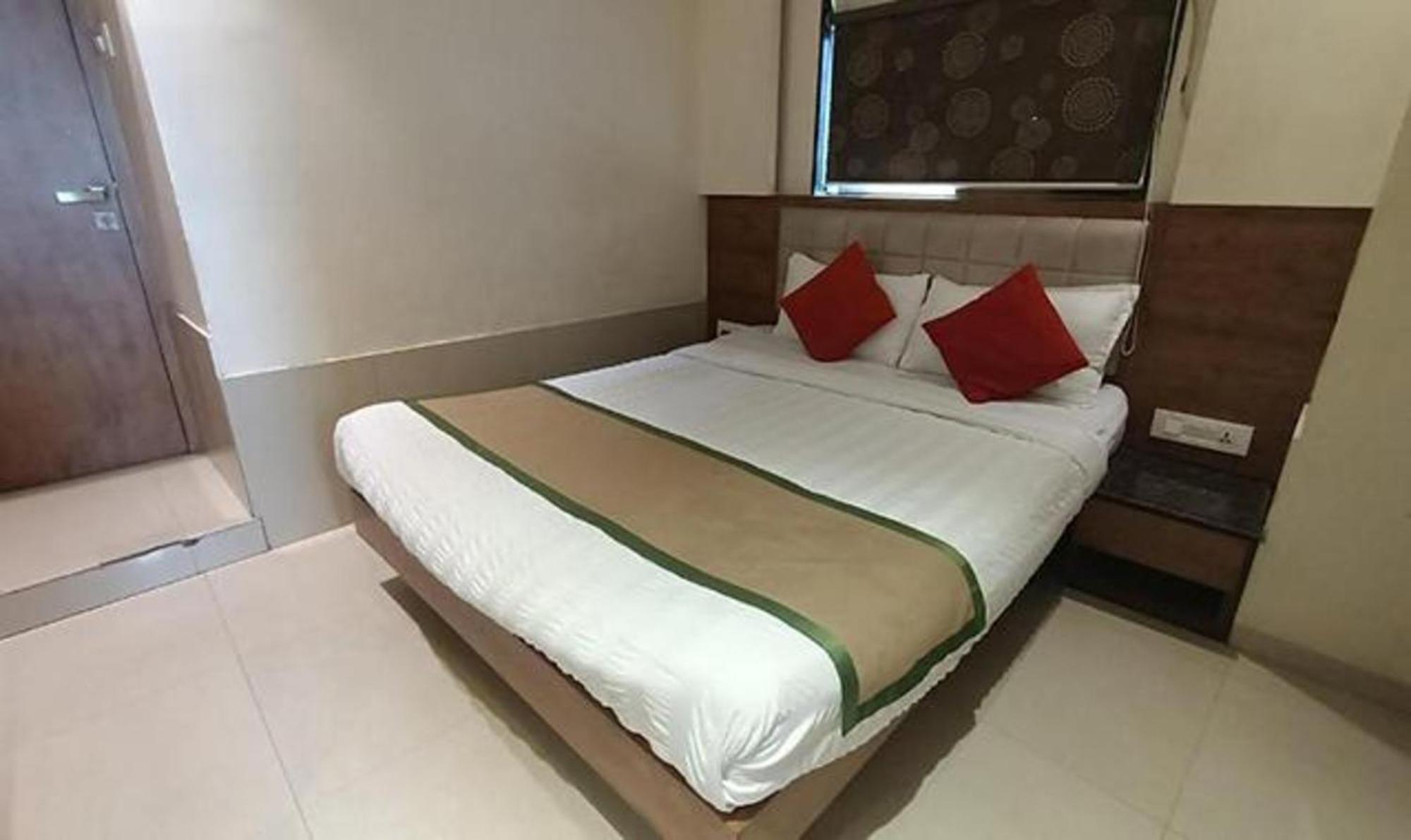 Fabhotel Regal Inn Bombaim Exterior foto