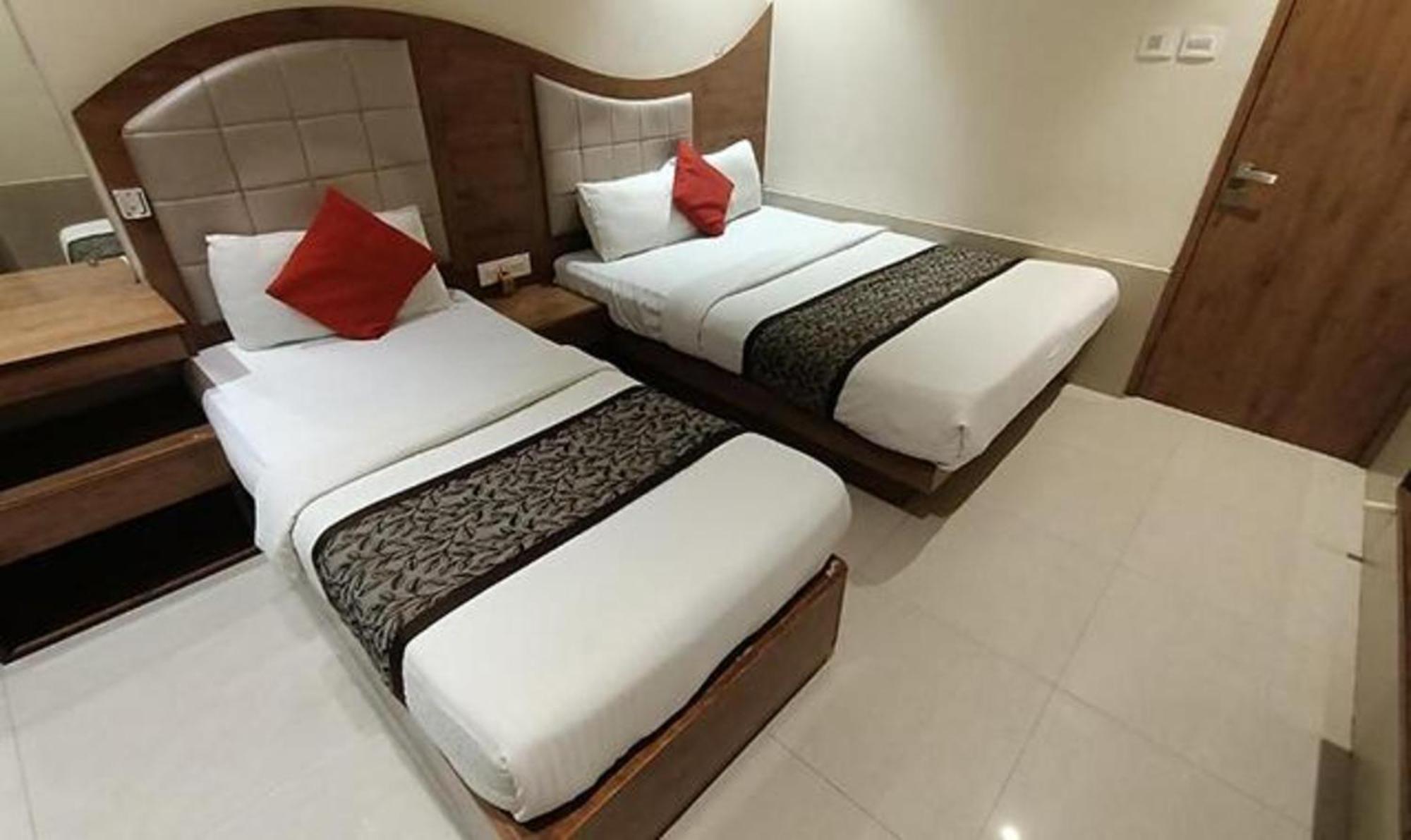 Fabhotel Regal Inn Bombaim Exterior foto