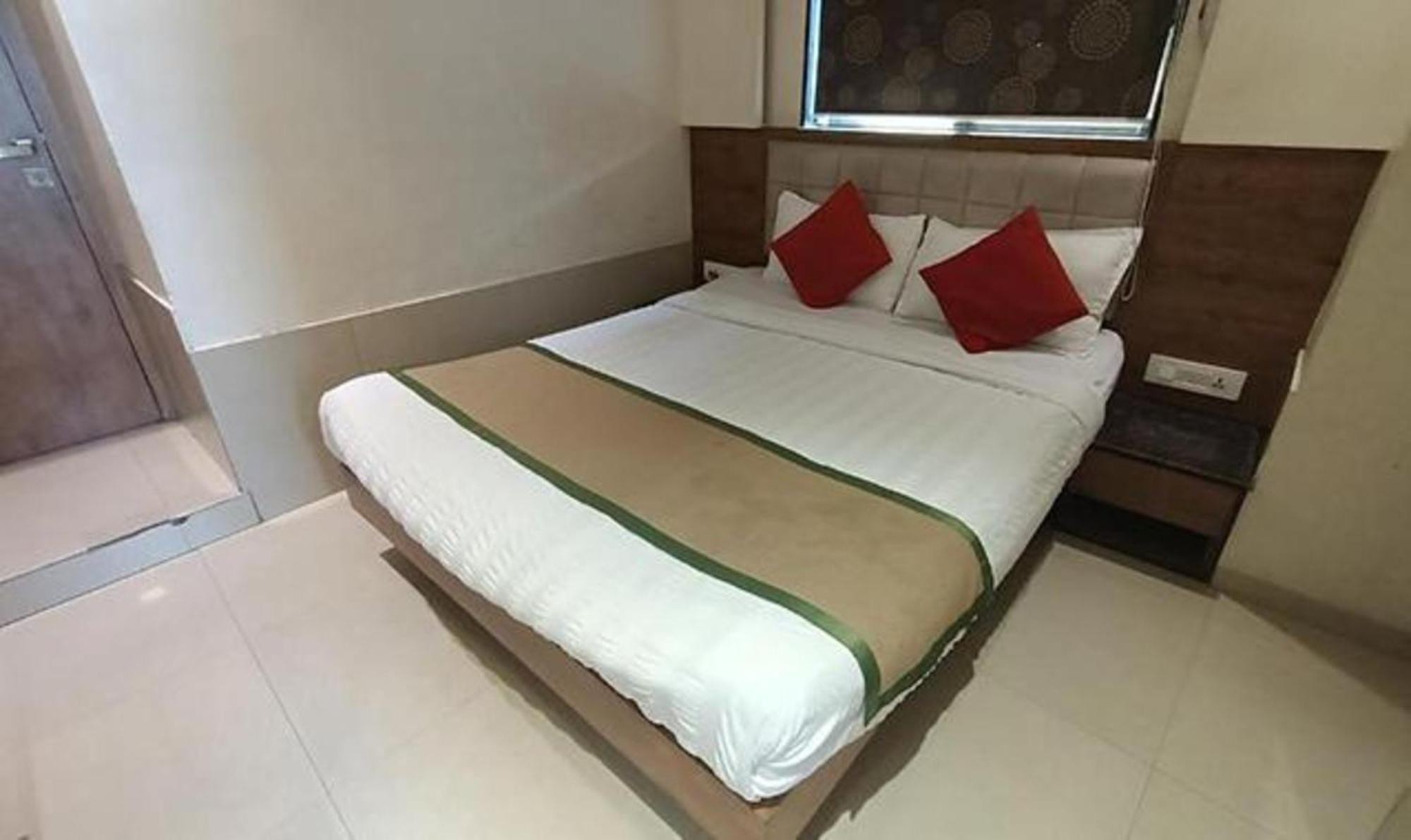 Fabhotel Regal Inn Bombaim Exterior foto