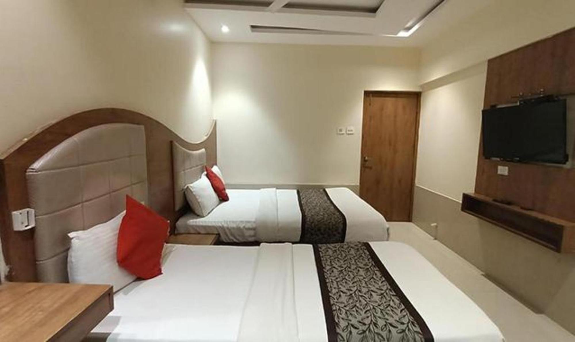 Fabhotel Regal Inn Bombaim Exterior foto