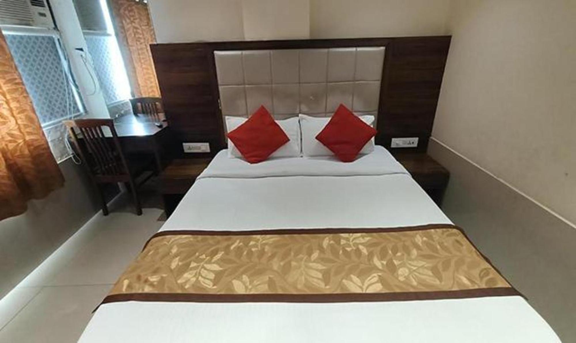 Fabhotel Regal Inn Bombaim Exterior foto