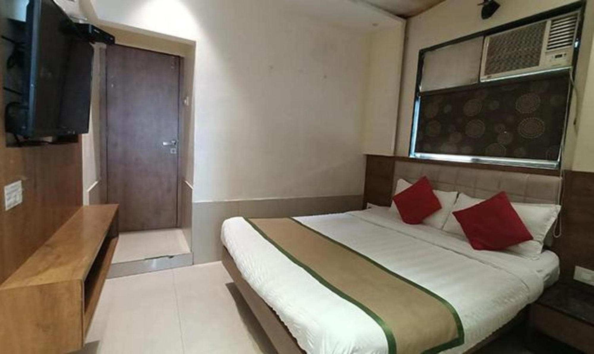 Fabhotel Regal Inn Bombaim Exterior foto