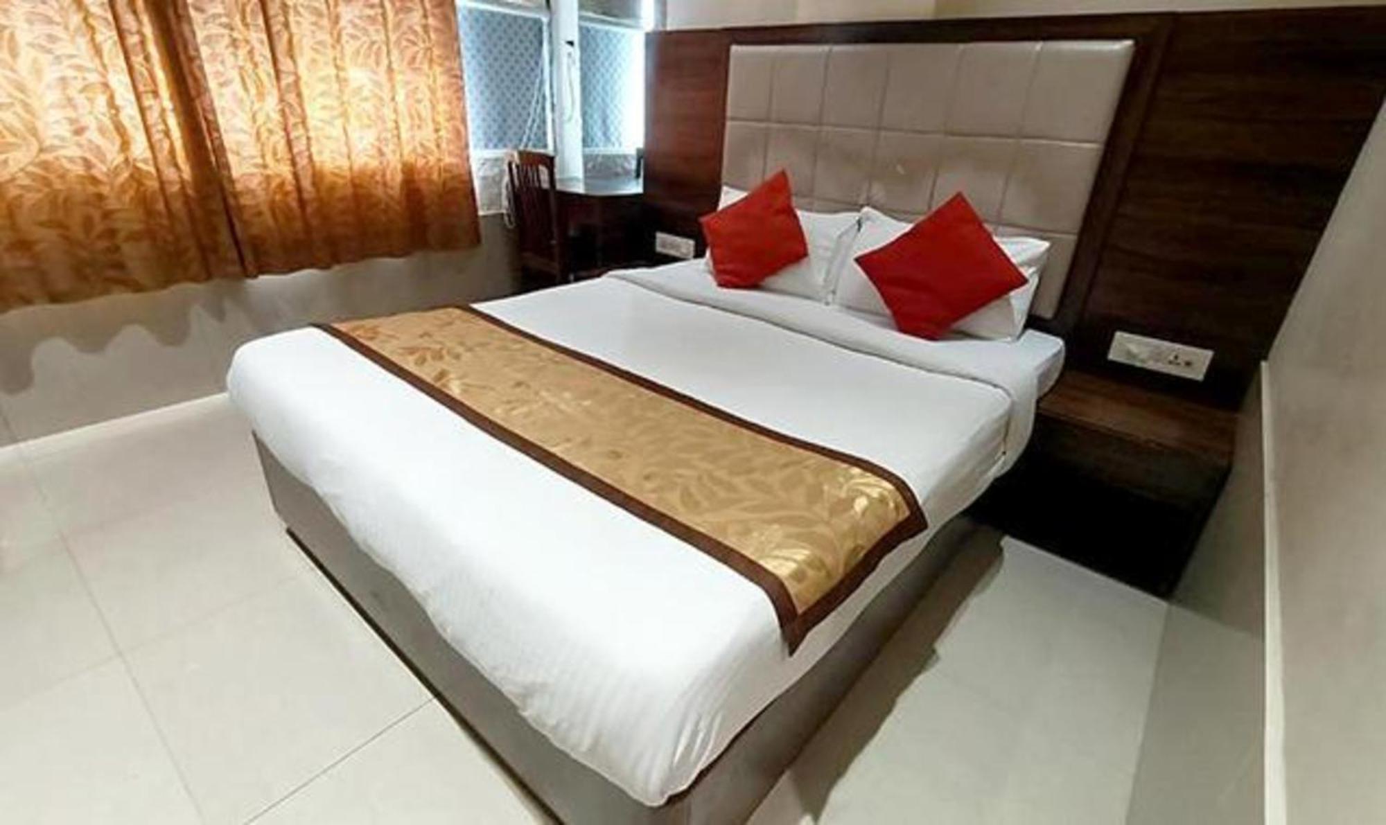 Fabhotel Regal Inn Bombaim Exterior foto