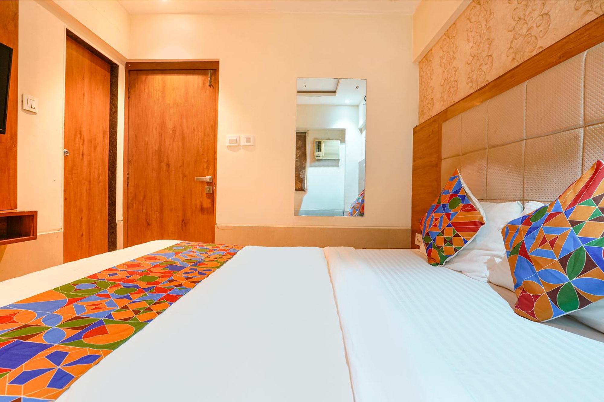 Fabhotel Regal Inn Bombaim Exterior foto